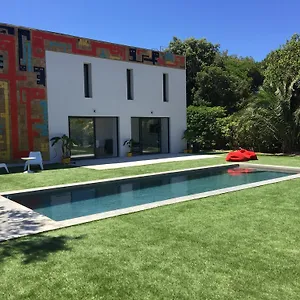 Gasthuis Le Cube Design A Plage Avec Piscine Et Cuisine