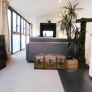 Loft Baron Bed & Breakfast Parijs